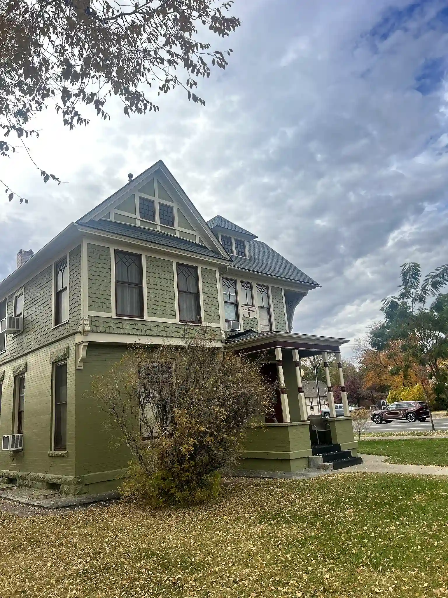Steep, tall hipped roof on a historic home in Grand Junction, Colorado before its shingle reroof